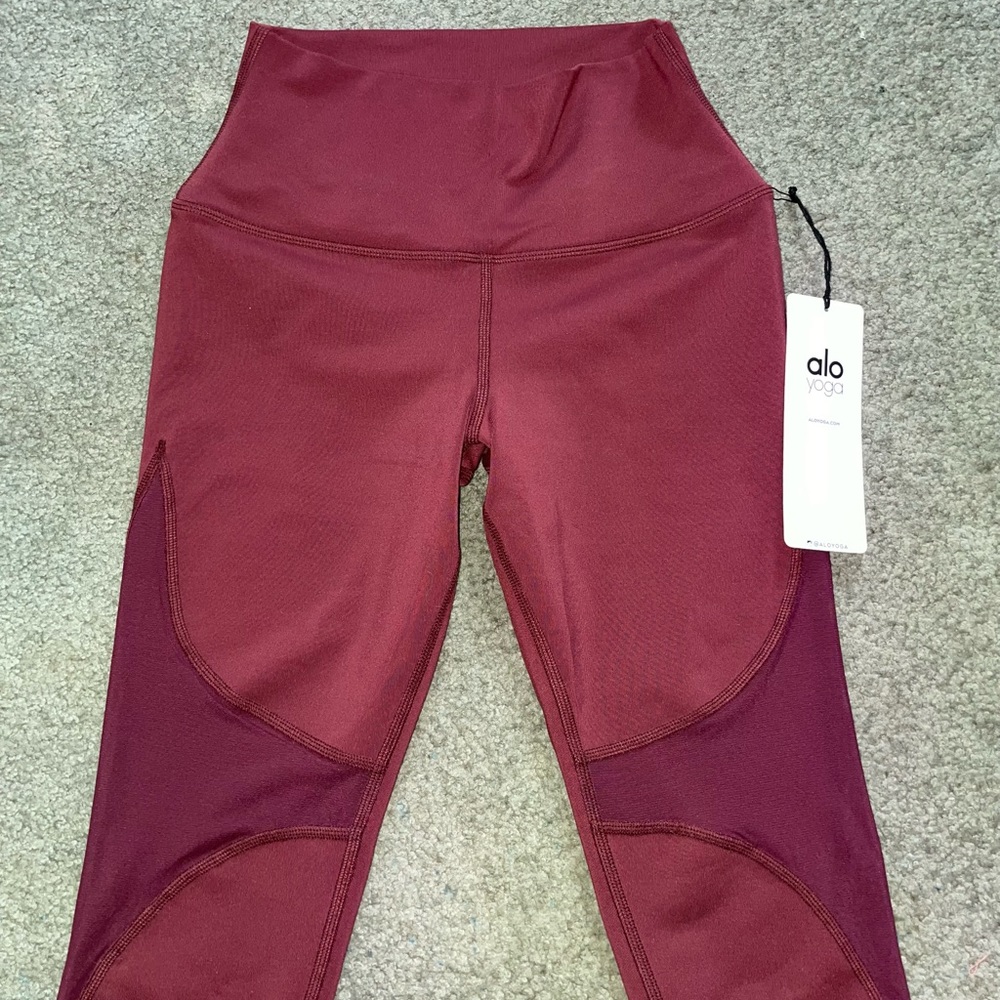 Maroon cropped Alo leggings
